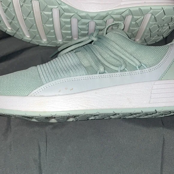 Size 9 Women’s Green Under Armour Athletic Shoes - Picture 9 of 9